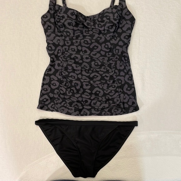 Merona Swimsuit Top Black Gray Leopard Print Great Condition Size Medium - Picture 4 of 6